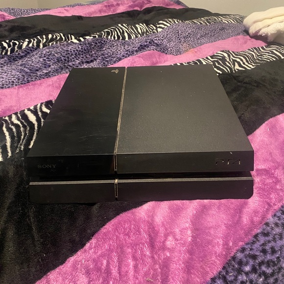 PS4 - Picture 1 of 4